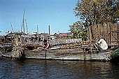 Tonle Sap - Kampong Phluk floating village - stilted houses